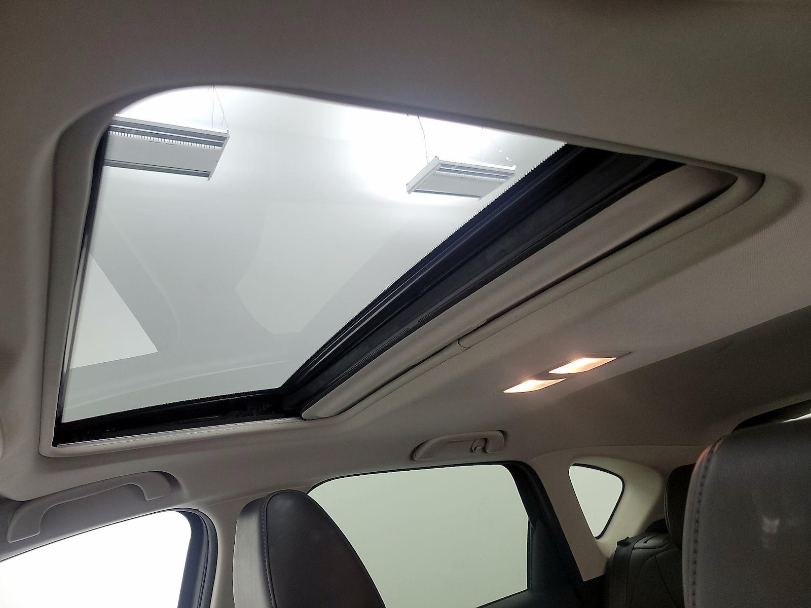 Sunroof(s) & Overhead Airbags