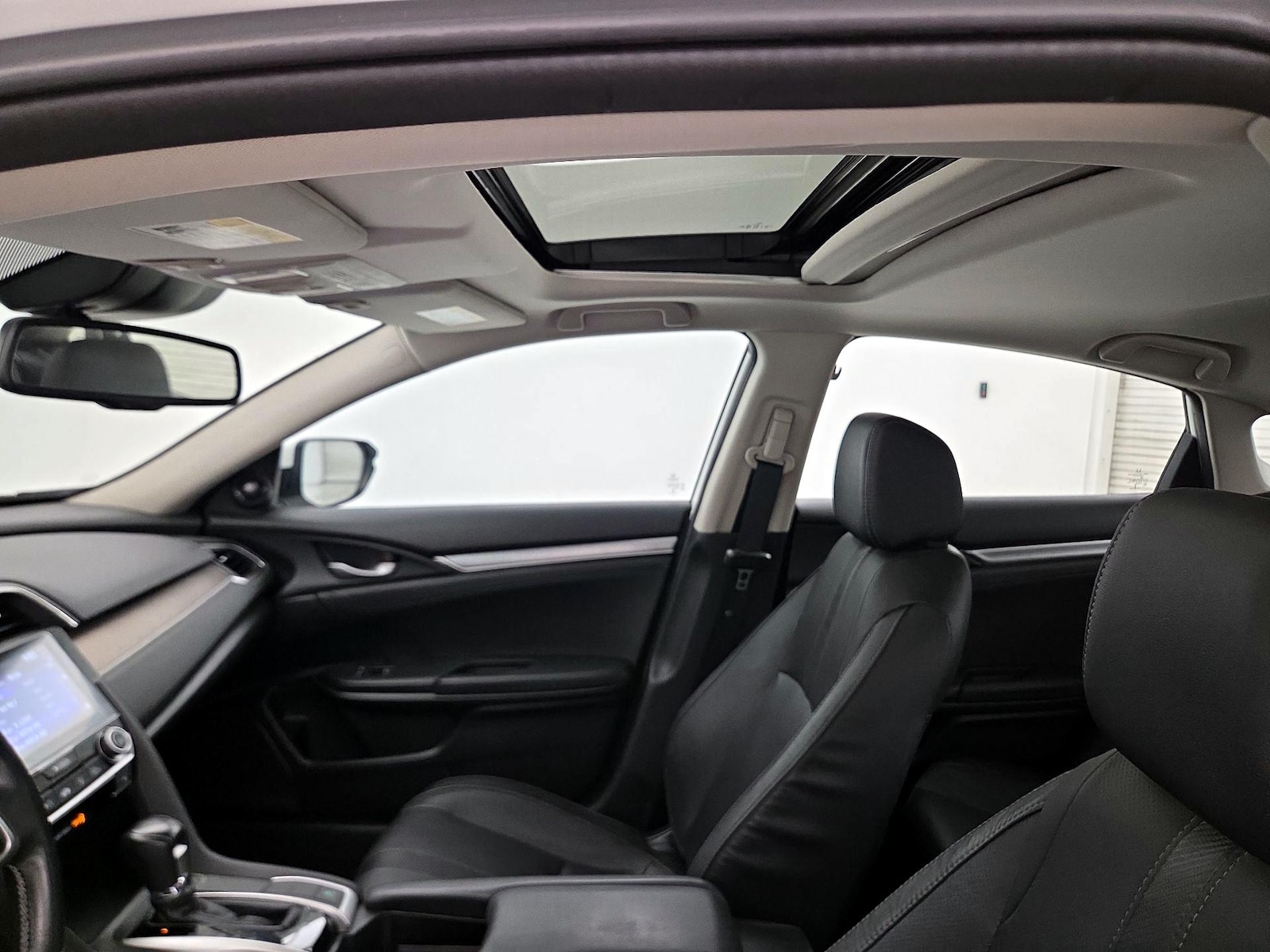 Sunroof(s) & Overhead Airbags