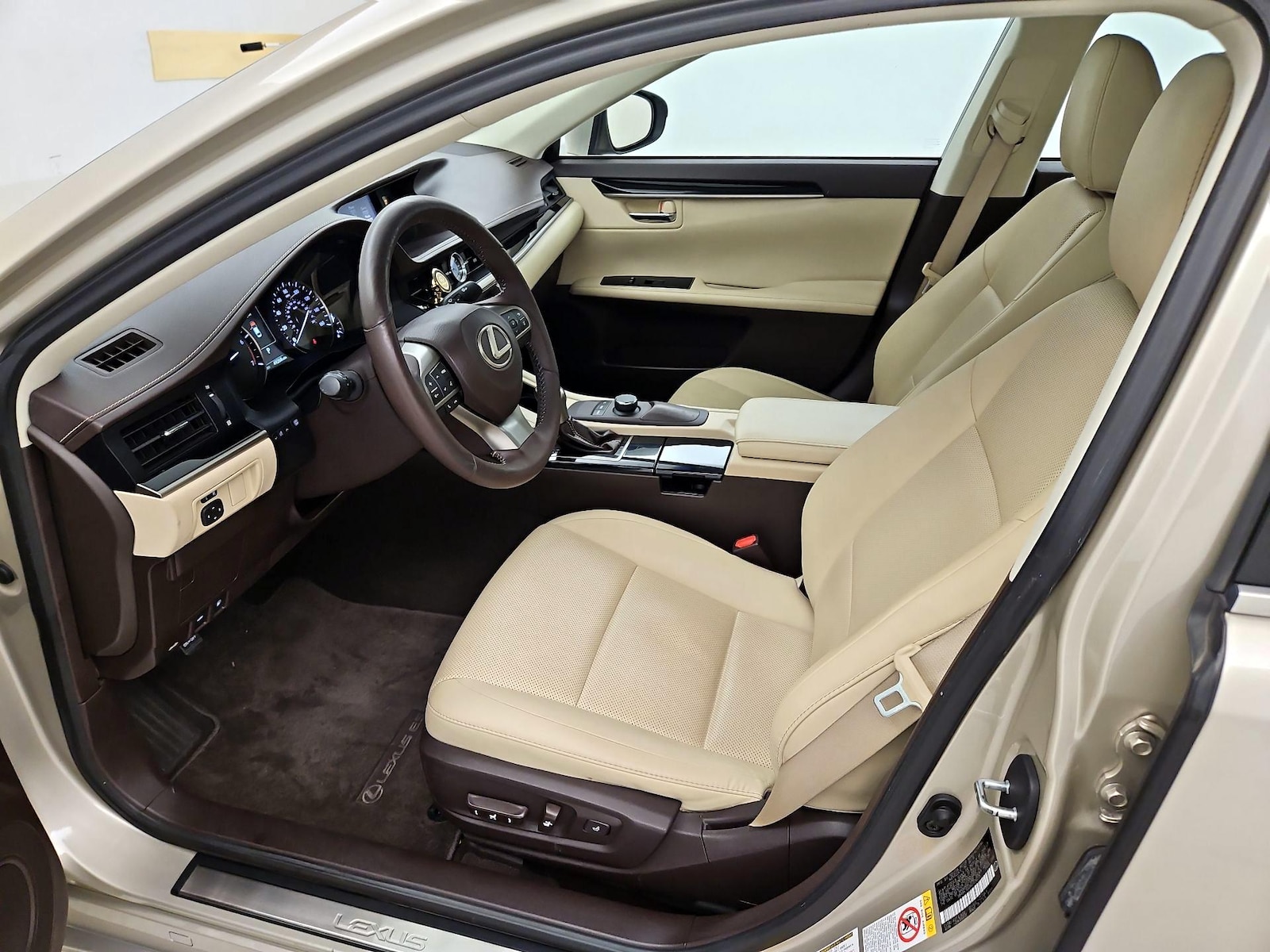Power Seat(s) & Leather Seats