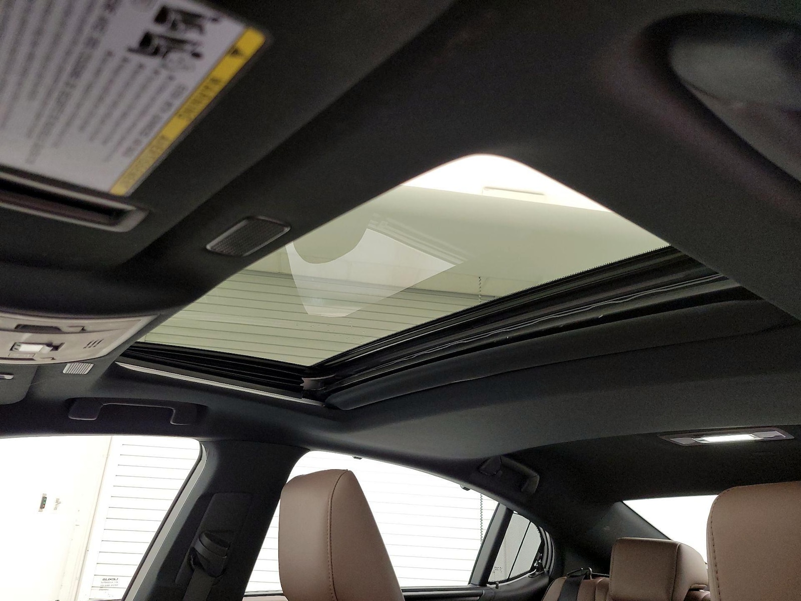 Sunroof(s) & Overhead Airbags