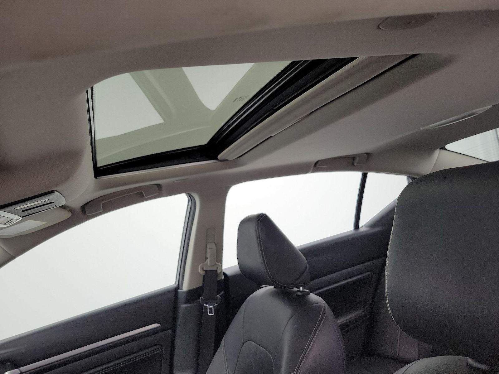 Sunroof(s) & Overhead Airbags