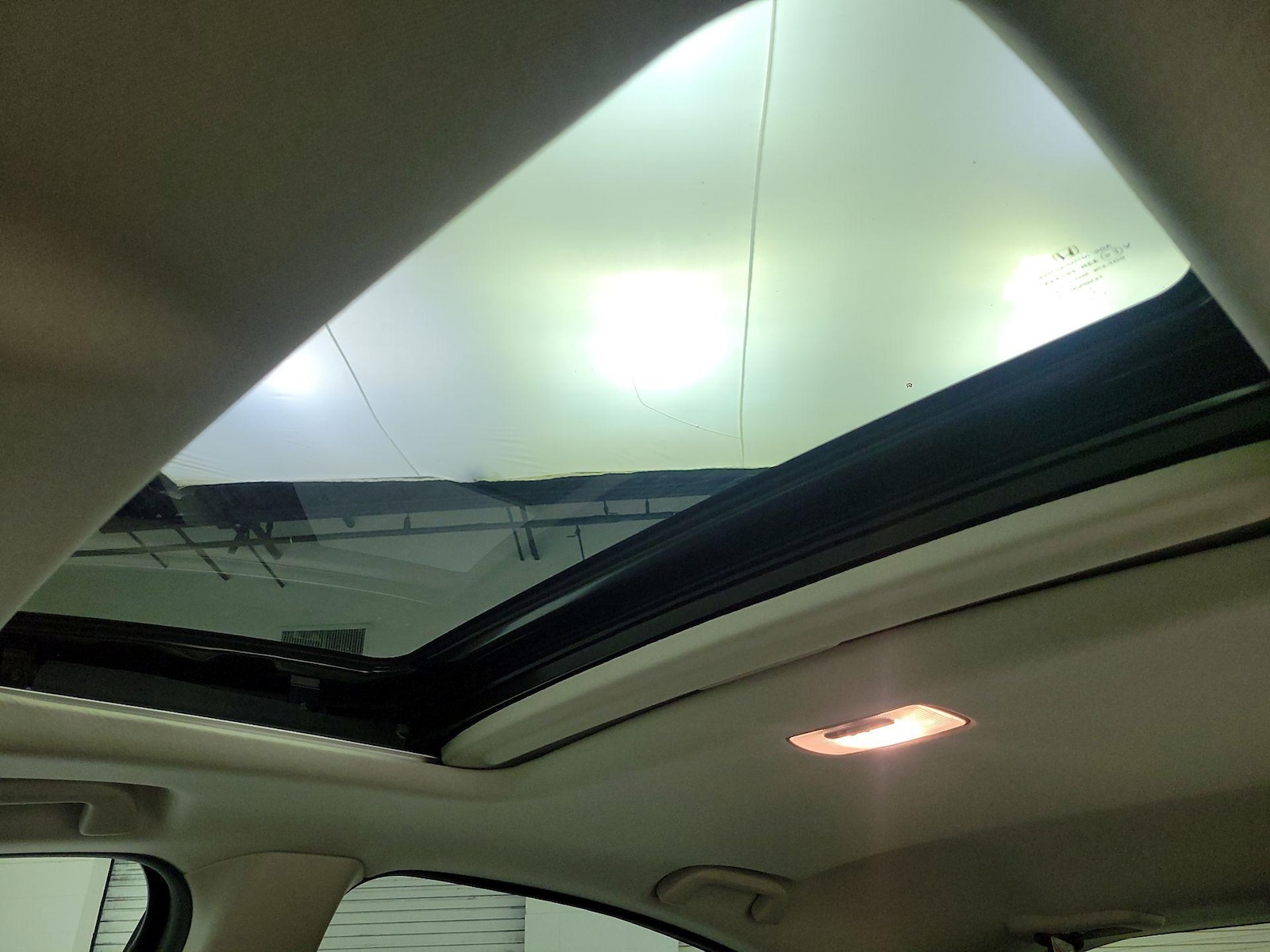Sunroof(s) & Overhead Airbags