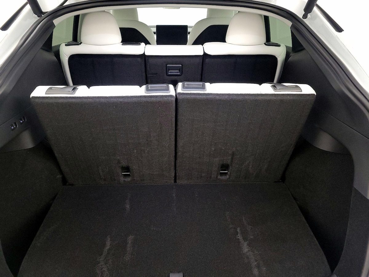 Trunk/Cargo (Seats Up)