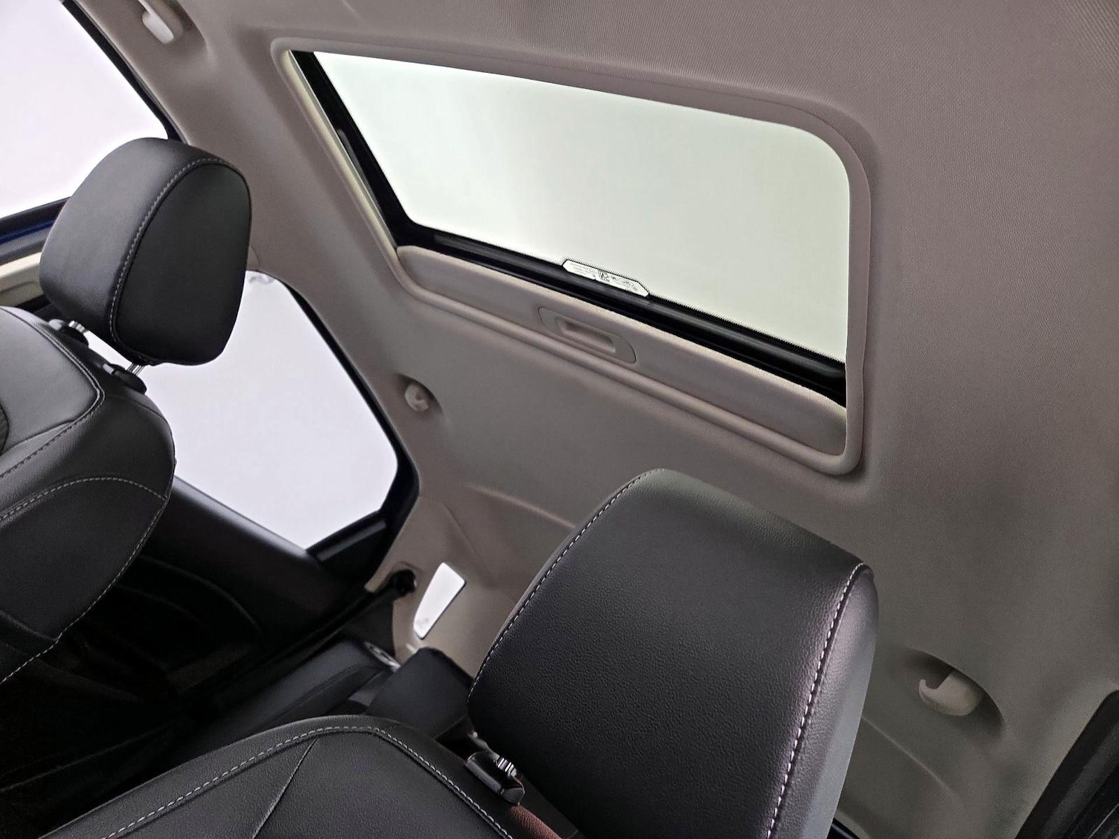 Sunroof(s) & Overhead Airbags