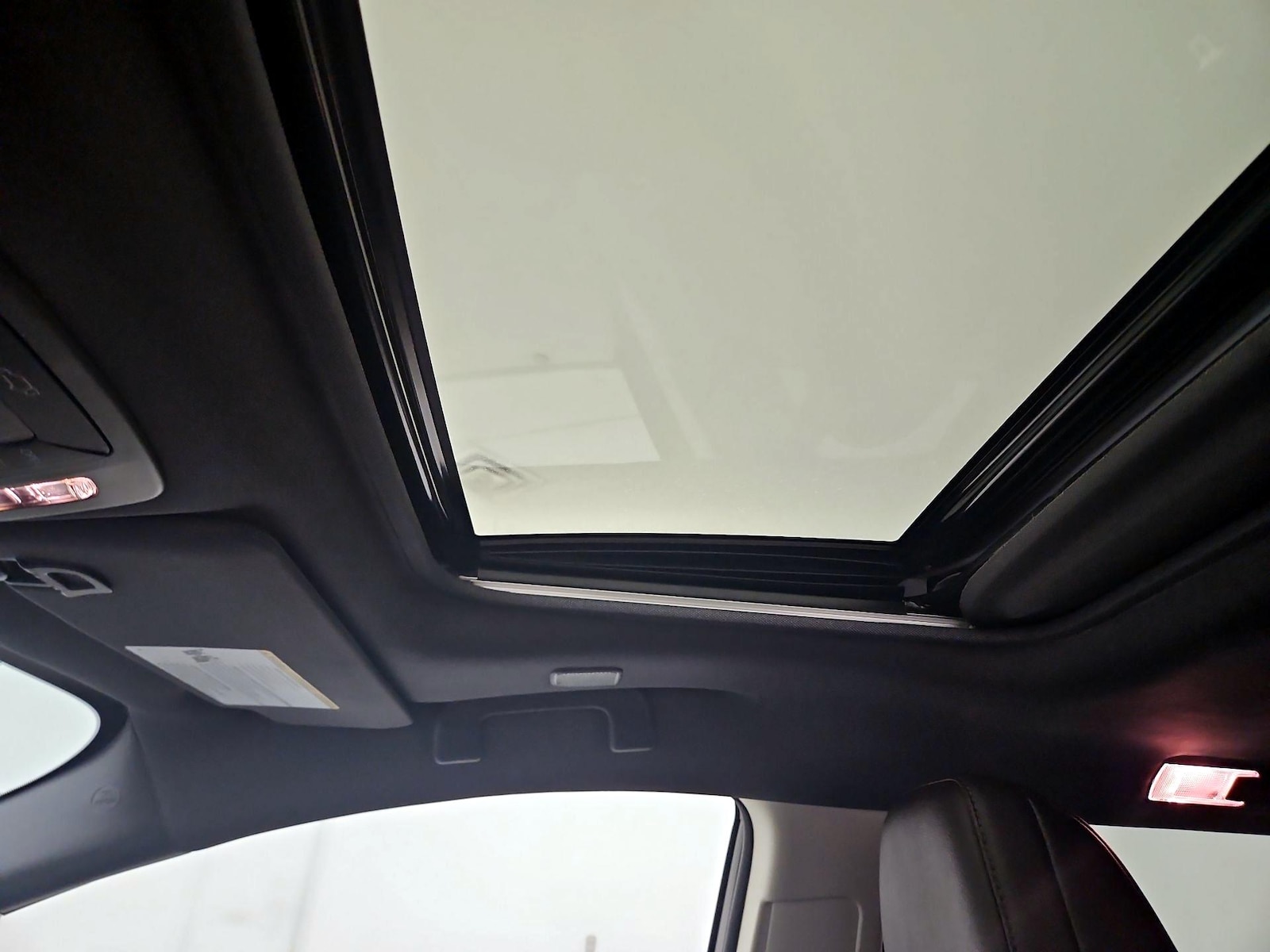 Sunroof(s) & Overhead Airbags