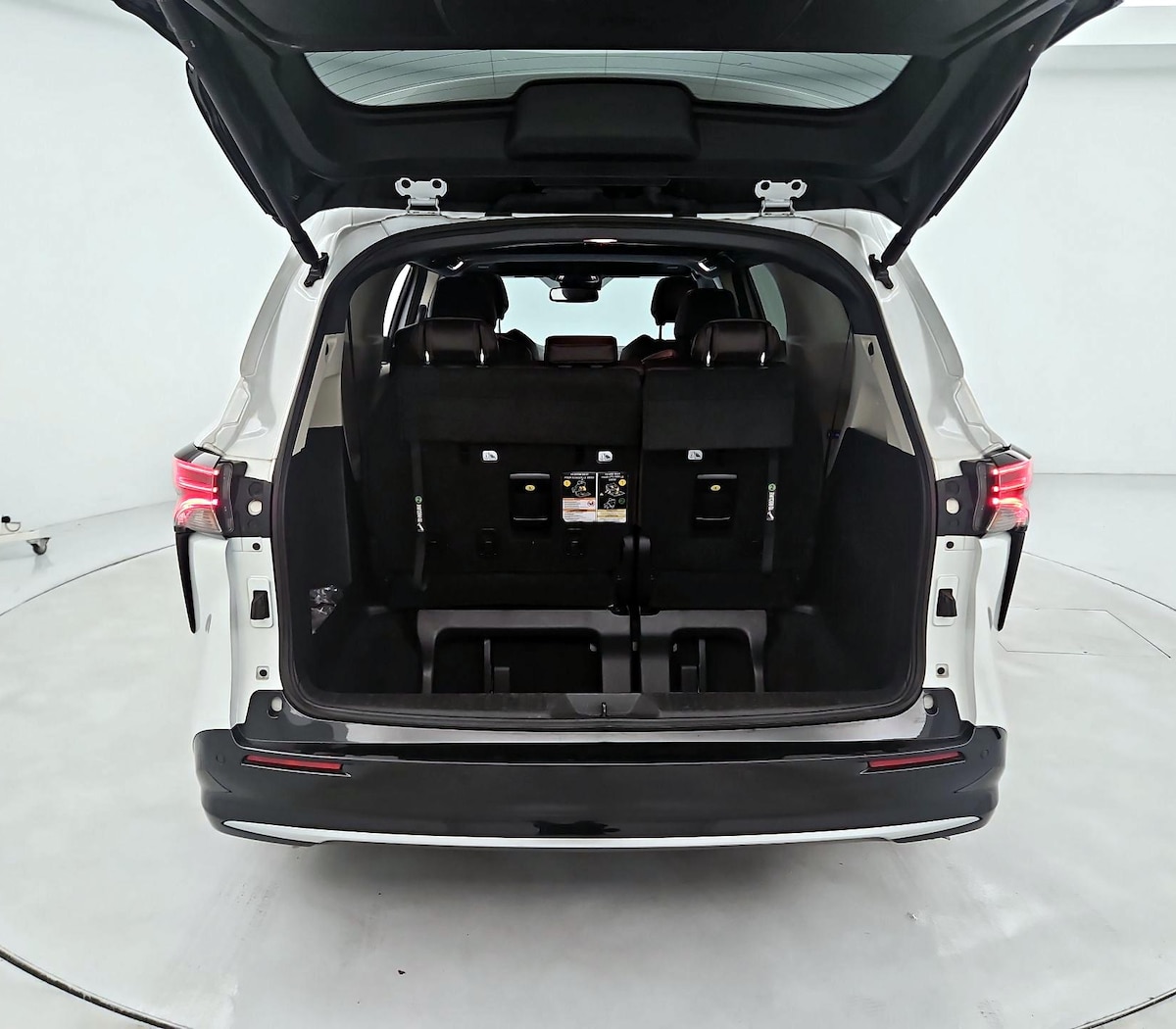 Trunk/Cargo (Seats Up)