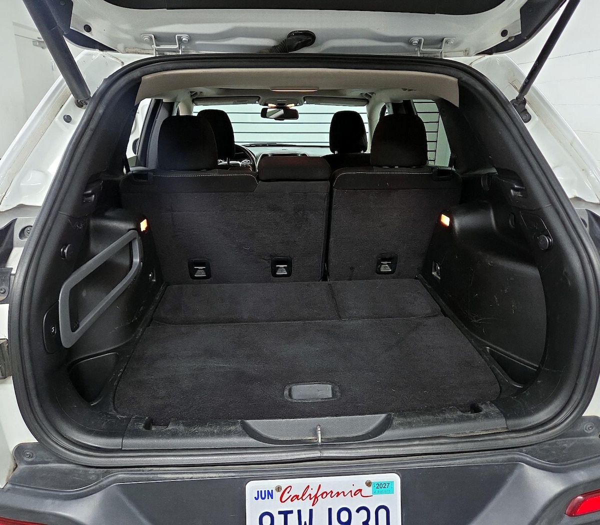 Trunk/Cargo (Seats Up)