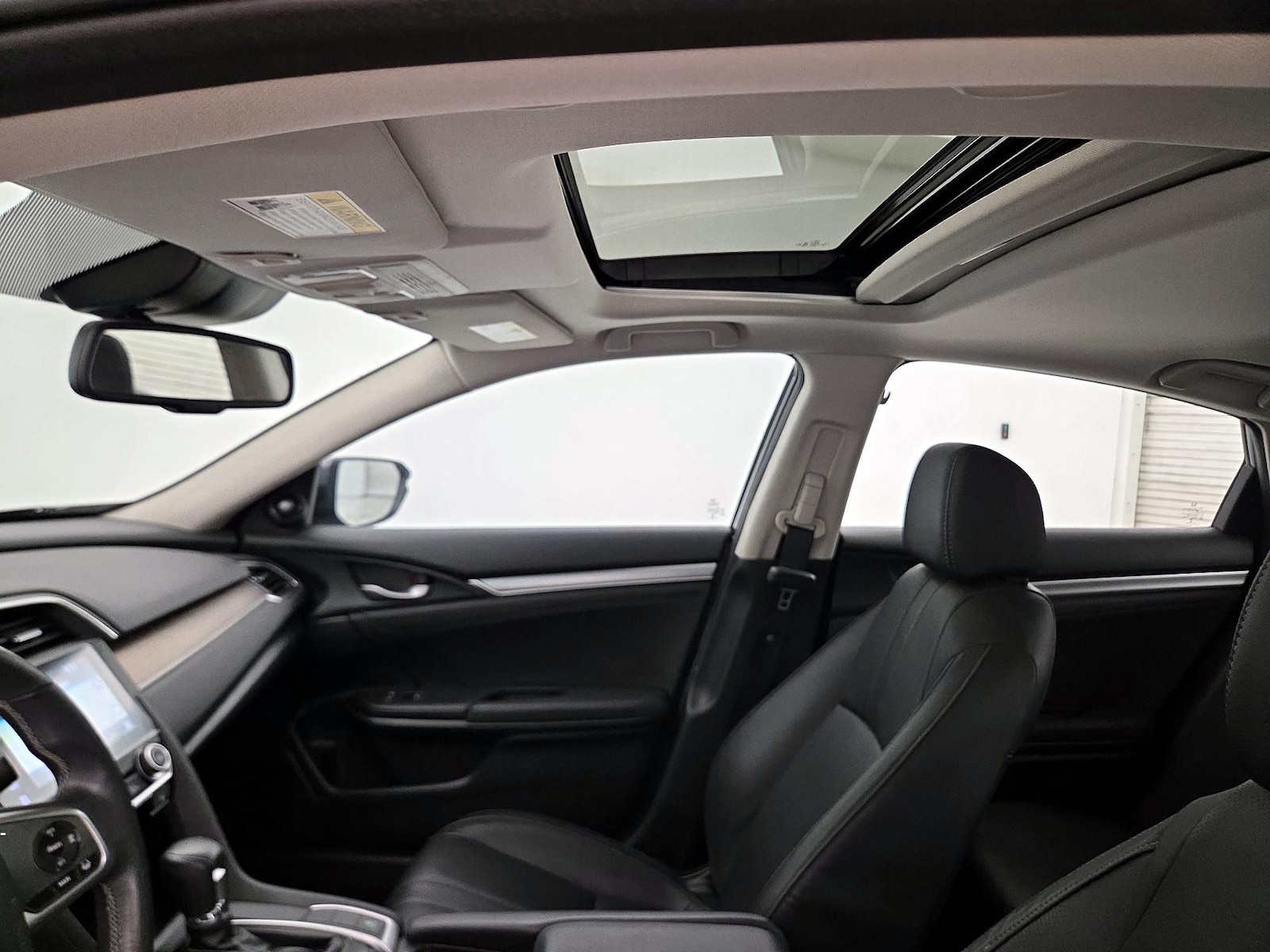 Sunroof(s) & Overhead Airbags