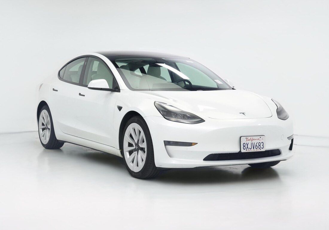 2021 Tesla Model 3 Standard Range Plus in White — CarMax photo