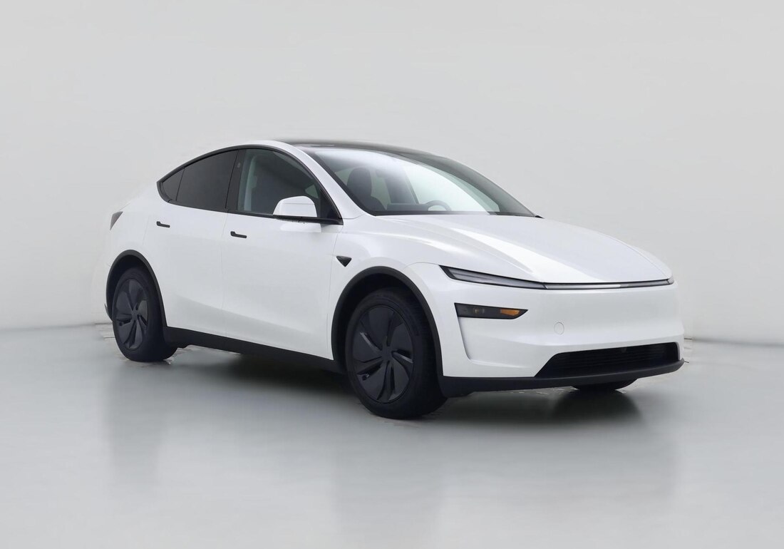 2026 Tesla Model Y Premium Rear-Wheel Drive in White — CarMax photo