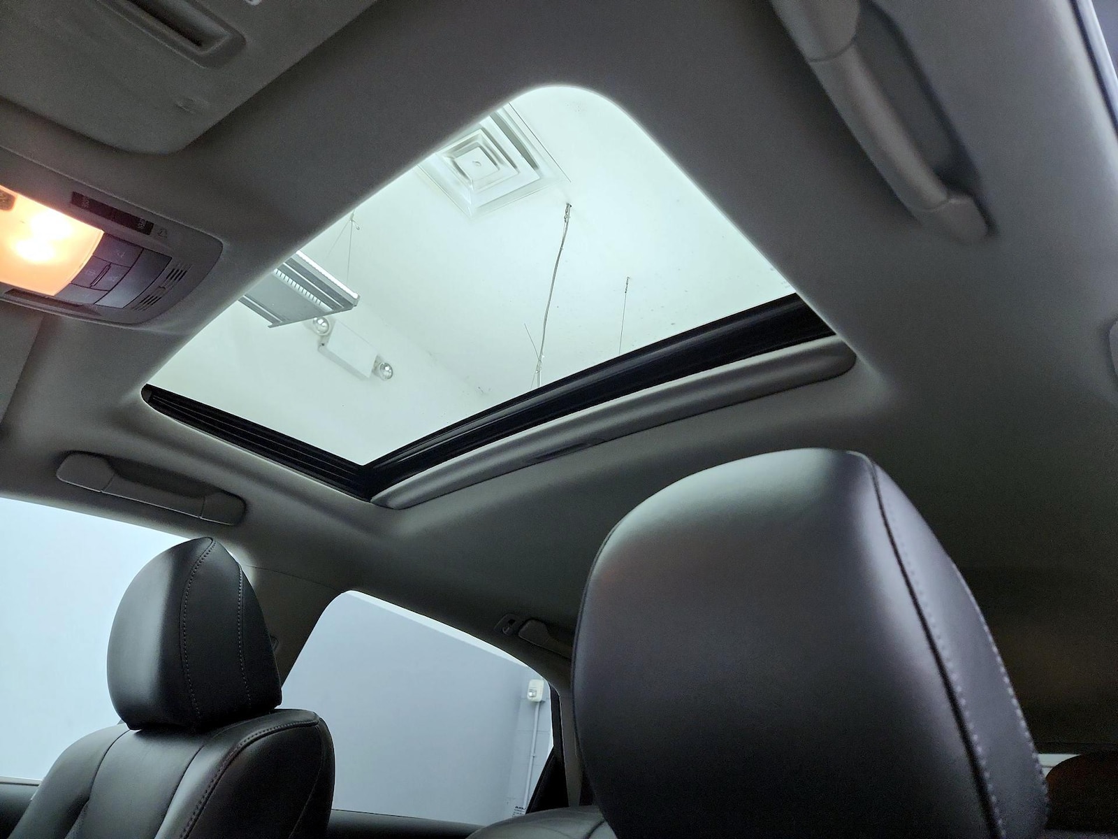 Sunroof(s) & Overhead Airbags