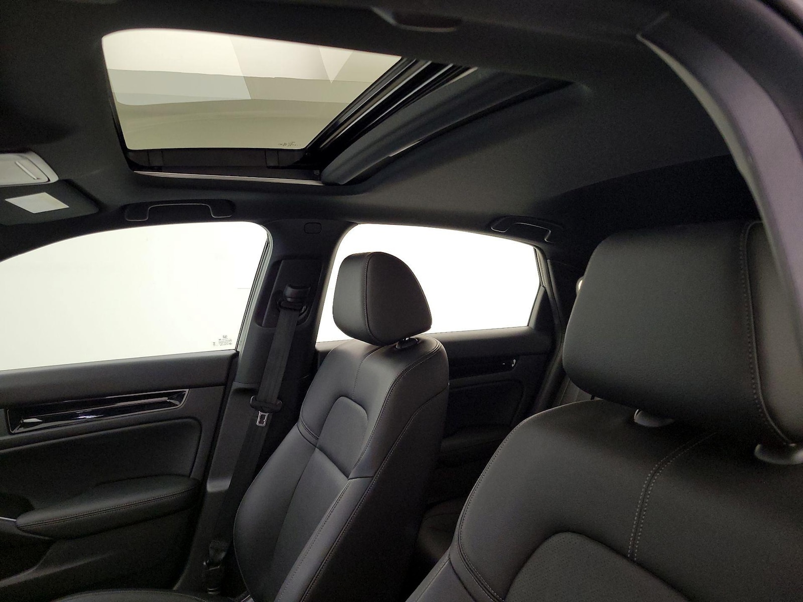 Sunroof(s) & Overhead Airbags