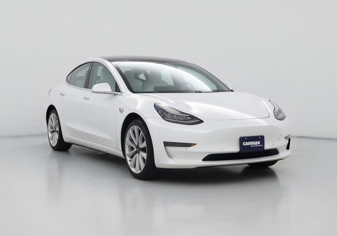 2020 Tesla Model 3 Standard Range Plus in White — CarMax photo