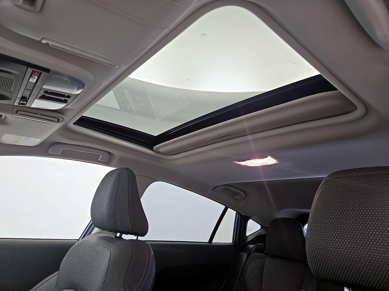 Sunroof(s) & Overhead Airbags
