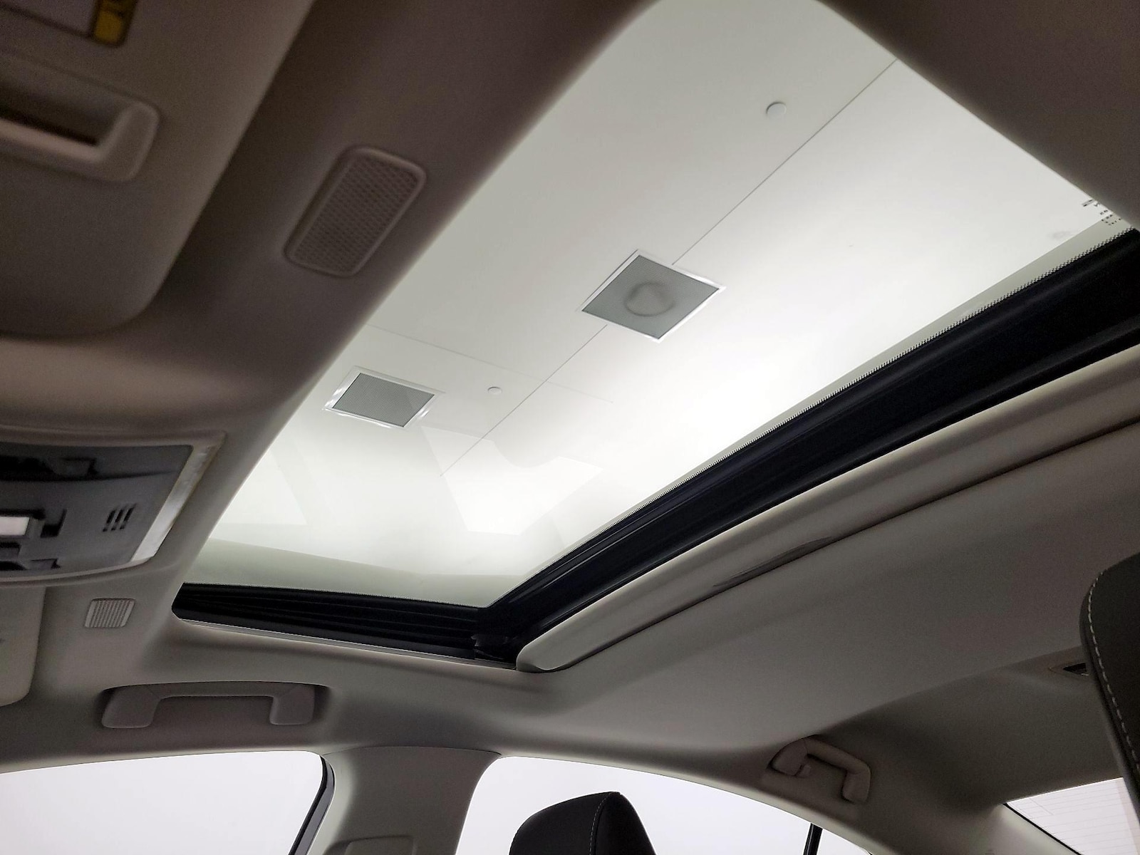 Sunroof(s) & Overhead Airbags