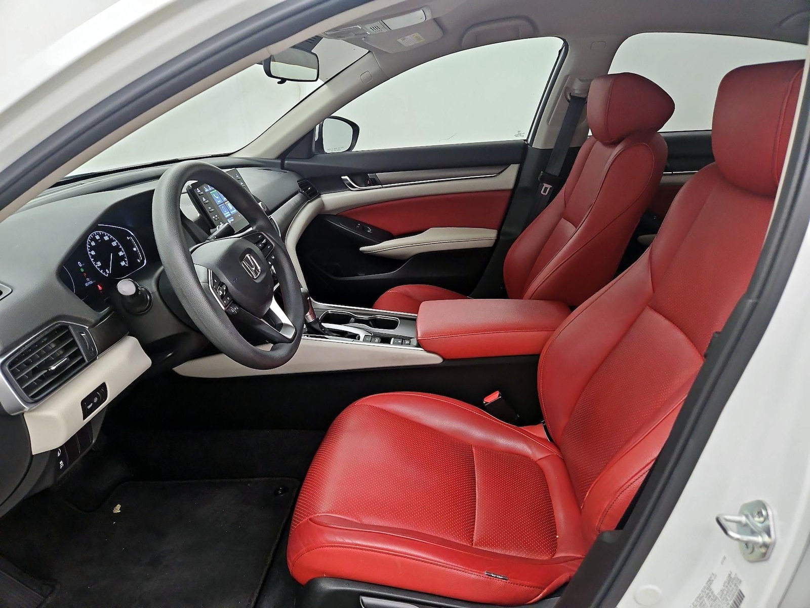 Side Airbags & Leatherette Seats