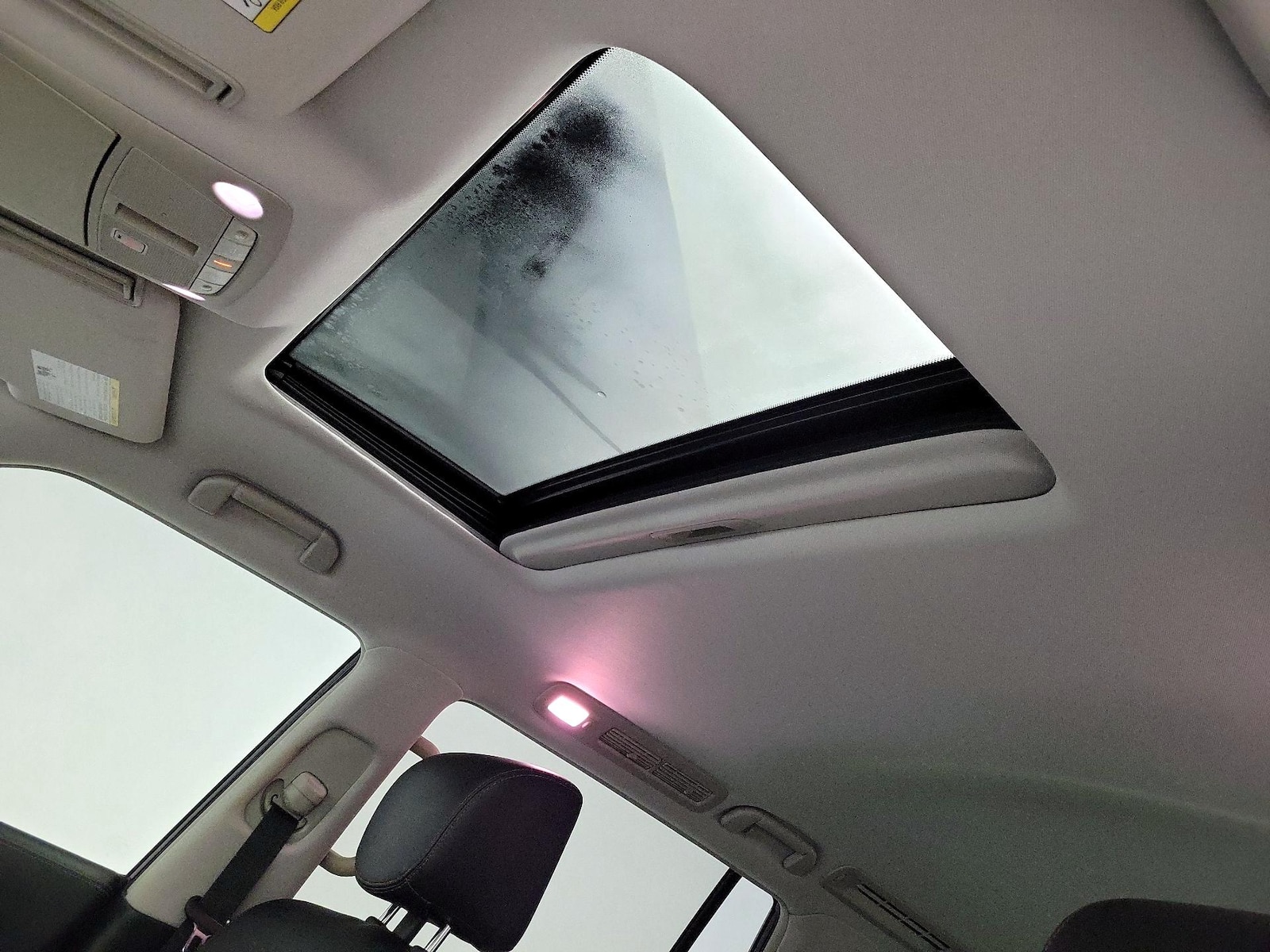 Sunroof(s) & Overhead Airbags