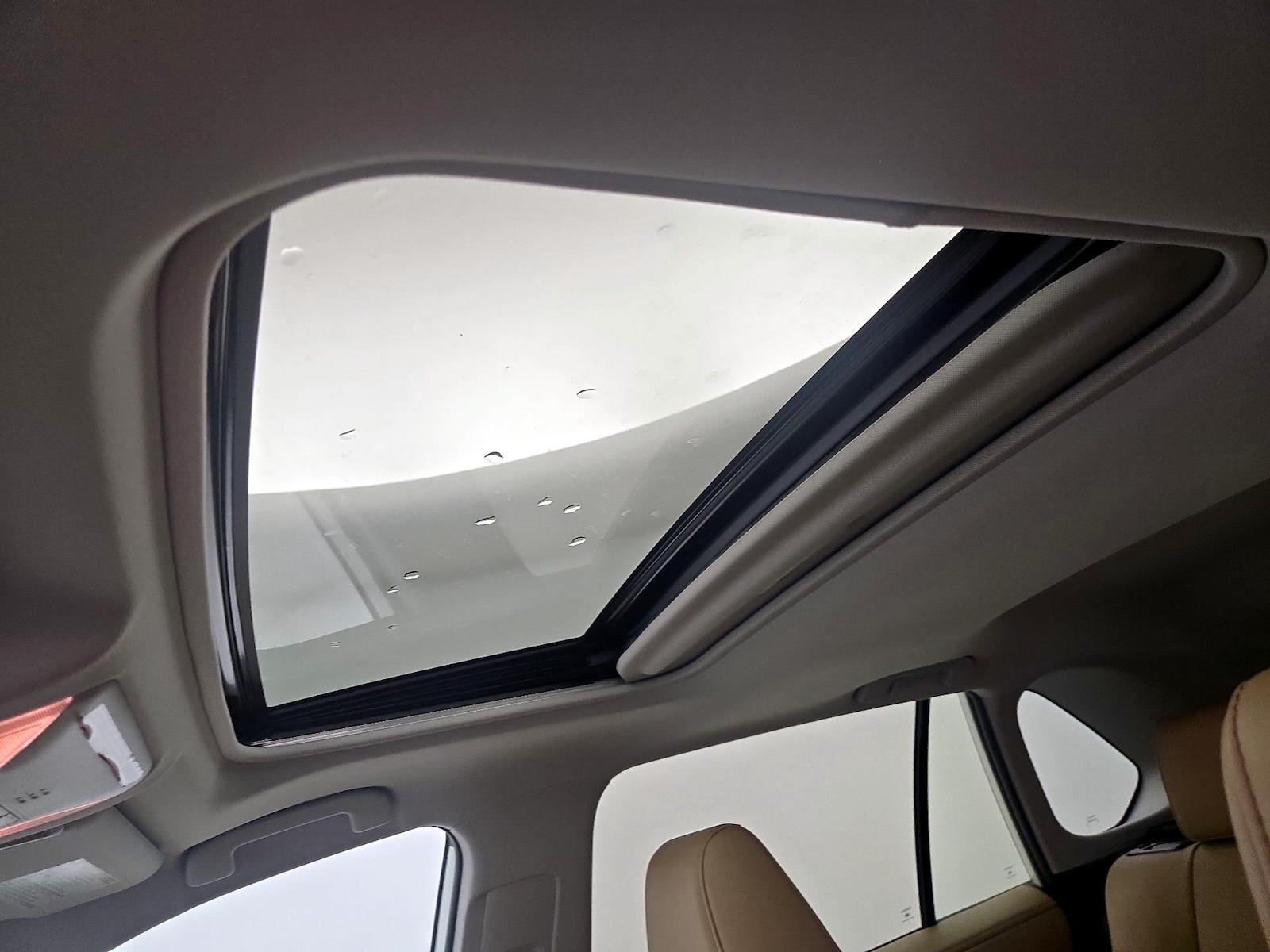 Sunroof(s) & Overhead Airbags