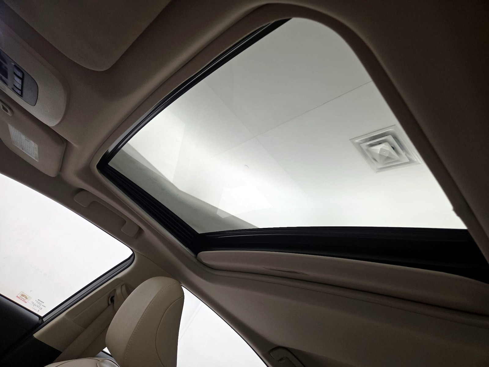 Sunroof(s) & Overhead Airbags