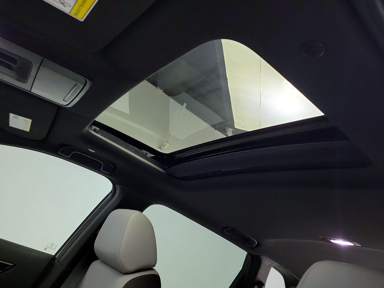 Sunroof(s) & Overhead Airbags