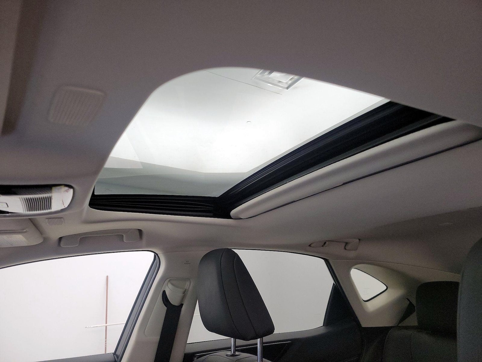 Sunroof(s) & Overhead Airbags