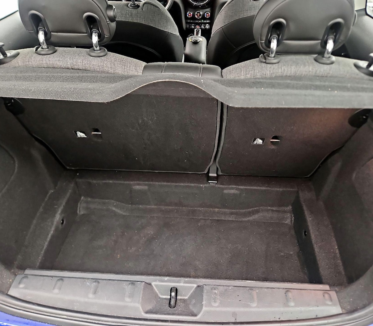 Trunk/Cargo (Seats Up)
