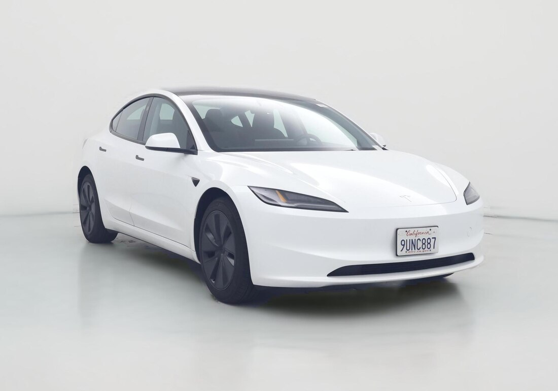 2025 Tesla Model 3 Long Range Rear-Wheel Drive in White — CarMax photo