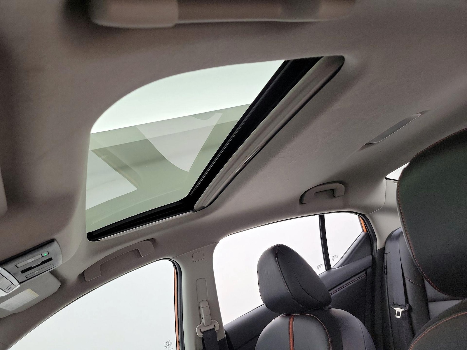 Sunroof(s) & Overhead Airbags
