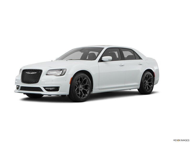 2017 Chrysler 300 Research, Photos, Specs and Expertise | CarMax